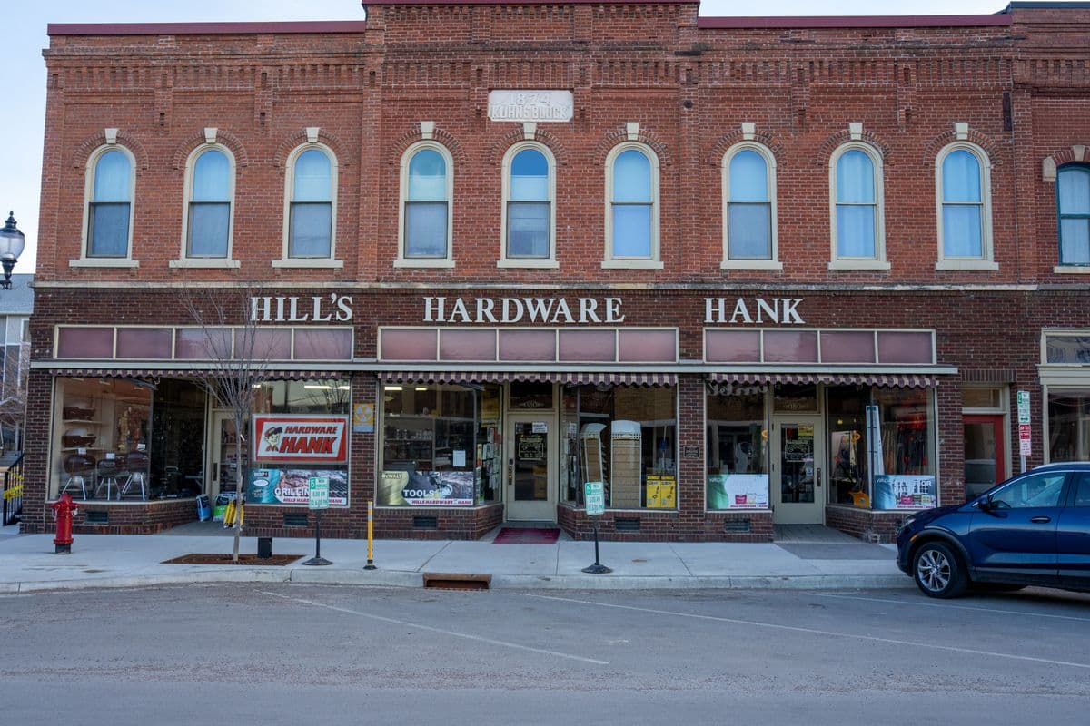 A small desert-town storefront